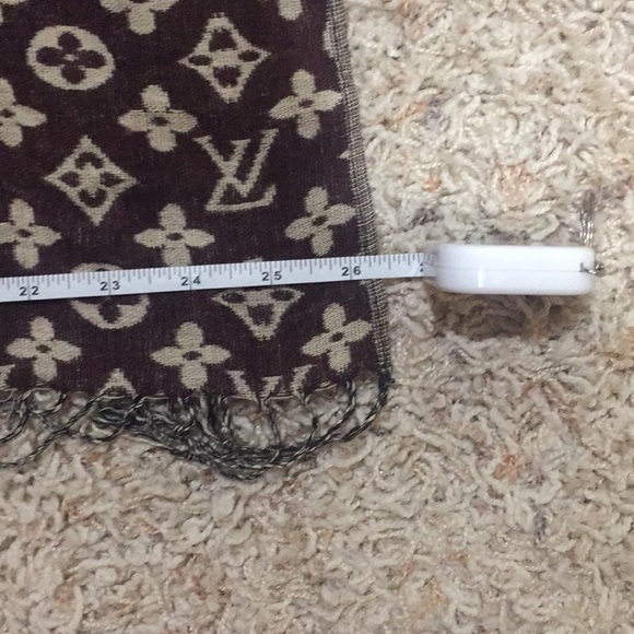 New Louis Vuitton Brown and Tan Scarf - Picture 5 of 6